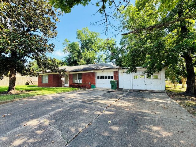 2721 Beaumont Avenue, Liberty, TX 77575