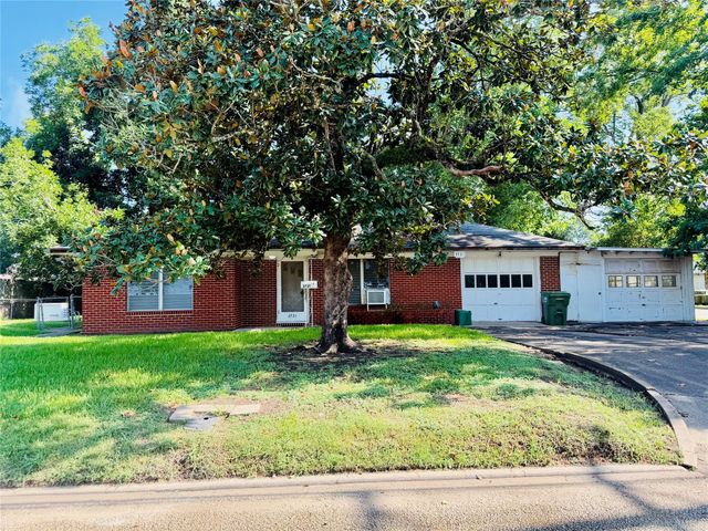 2721 Beaumont Avenue, Liberty, TX 77575