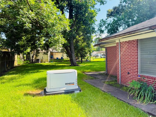 2721 Beaumont Avenue, Liberty, TX 77575