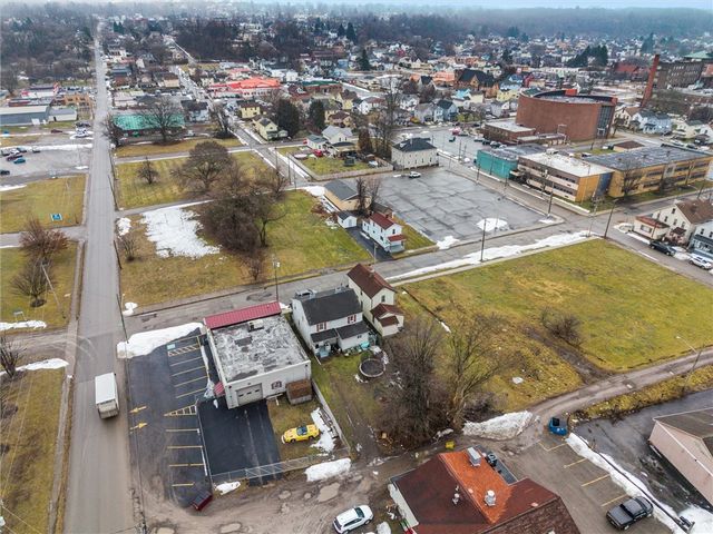 808 S Jefferson St, New Castle, PA 16101