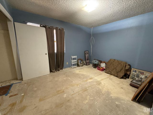 6012 Auburn Oaks Drive, Bakersfield, CA 93306