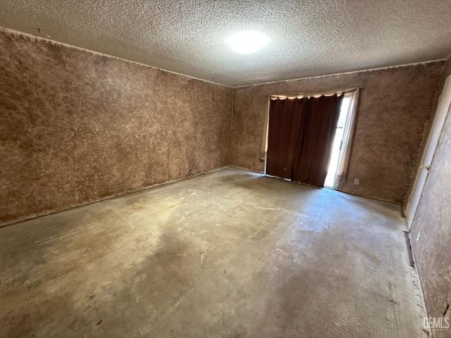 6012 Auburn Oaks Drive, Bakersfield, CA 93306