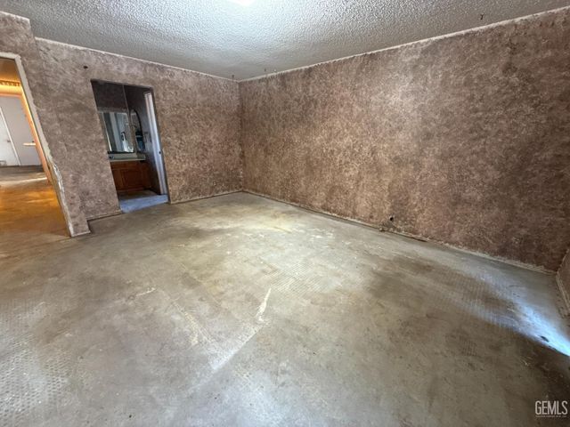 6012 Auburn Oaks Drive, Bakersfield, CA 93306