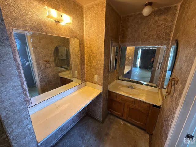 6012 Auburn Oaks Drive, Bakersfield, CA 93306