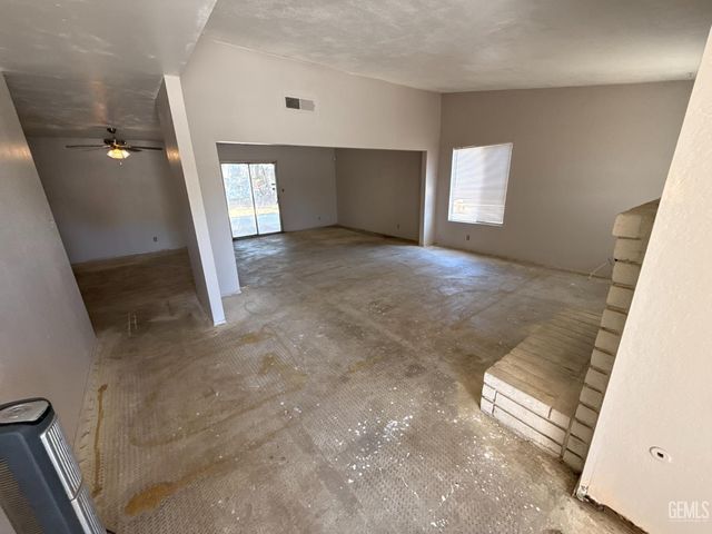 6012 Auburn Oaks Drive, Bakersfield, CA 93306