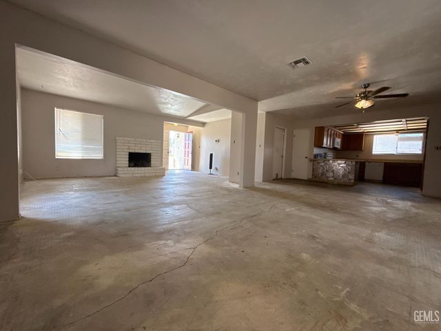 6012 Auburn Oaks Drive, Bakersfield, CA 93306
