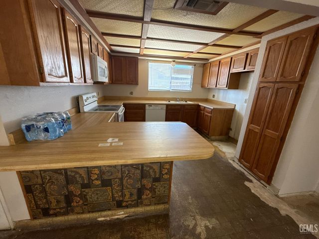 6012 Auburn Oaks Drive, Bakersfield, CA 93306