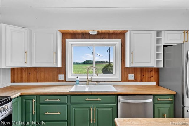 11374 Lahring Road, Byron, MI 48418