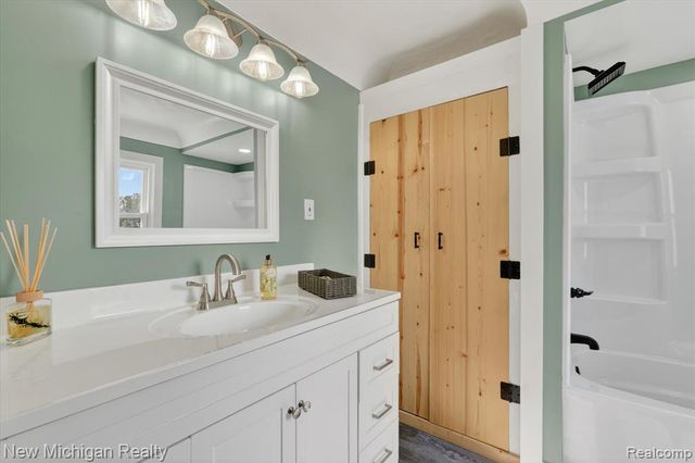11374 Lahring Road, Byron, MI 48418