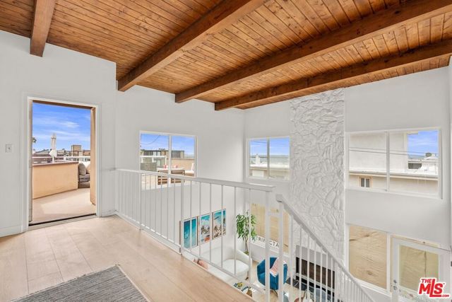 16 Quarterdeck Street 301, Marina Del Rey, CA 90292