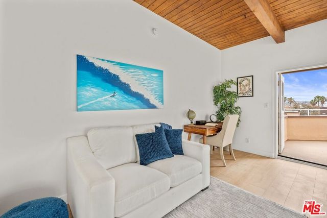 16 Quarterdeck Street 301, Marina Del Rey, CA 90292