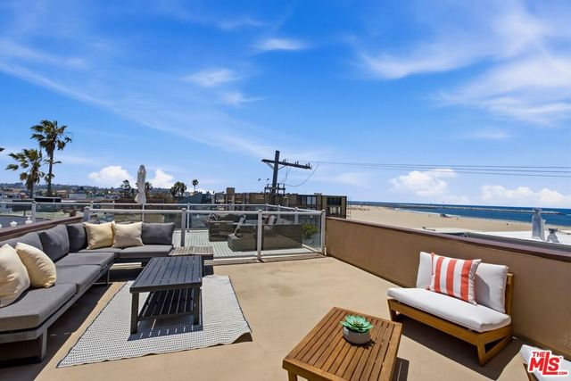 16 Quarterdeck Street 301, Marina Del Rey, CA 90292