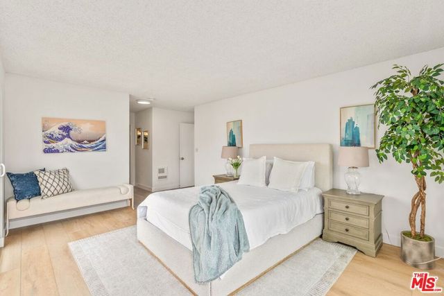 16 Quarterdeck Street 301, Marina Del Rey, CA 90292