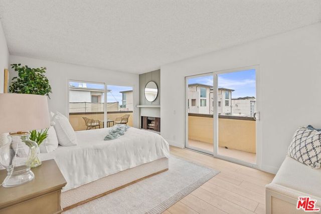 16 Quarterdeck Street 301, Marina Del Rey, CA 90292
