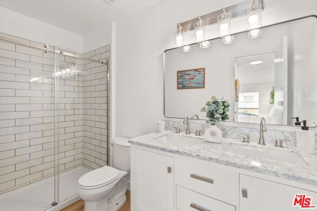 16 Quarterdeck Street 301, Marina Del Rey, CA 90292