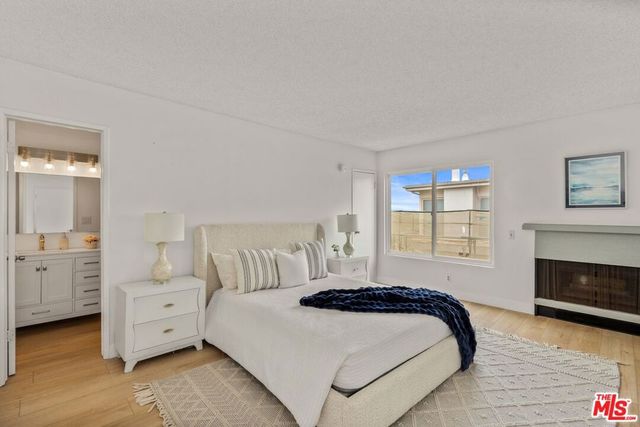16 Quarterdeck Street 301, Marina Del Rey, CA 90292