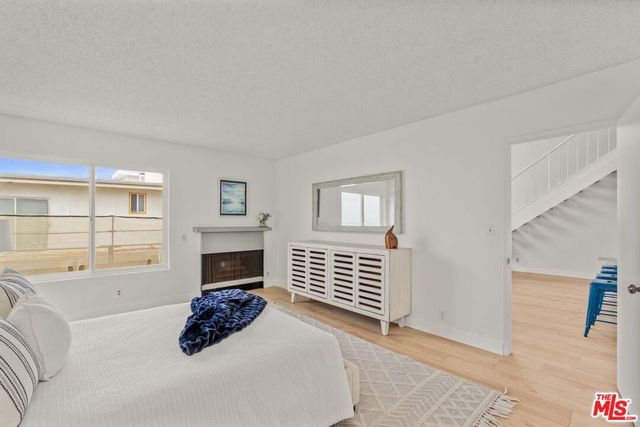 16 Quarterdeck Street 301, Marina Del Rey, CA 90292