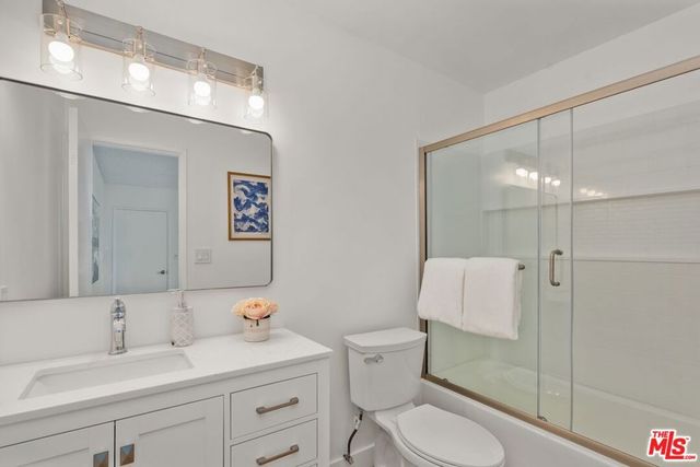 16 Quarterdeck Street 301, Marina Del Rey, CA 90292