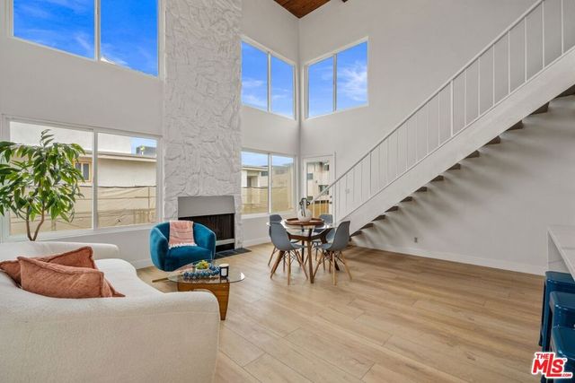 16 Quarterdeck Street 301, Marina Del Rey, CA 90292