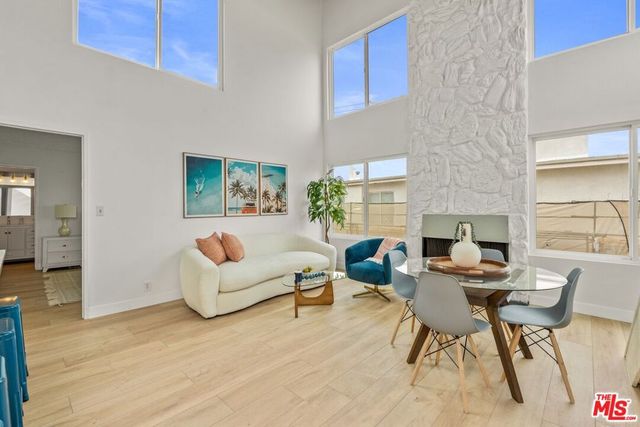 16 Quarterdeck Street 301, Marina Del Rey, CA 90292