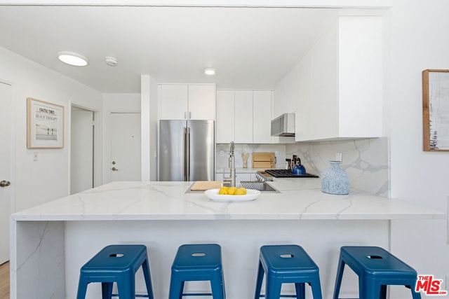 16 Quarterdeck Street 301, Marina Del Rey, CA 90292