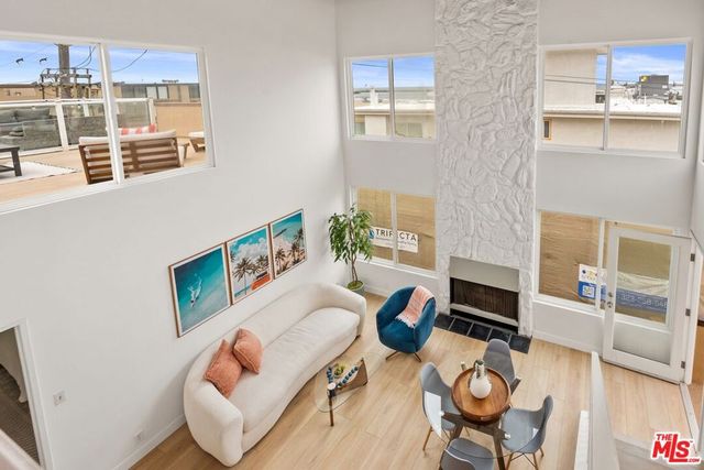 16 Quarterdeck Street 301, Marina Del Rey, CA 90292