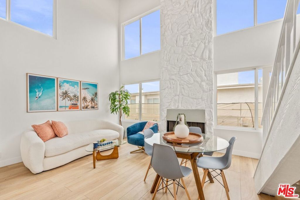 16 Quarterdeck Street 301, Marina Del Rey, CA 90292