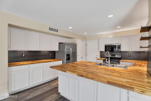 1897 W APPALOOSA Way, San Tan Valley, AZ 85144