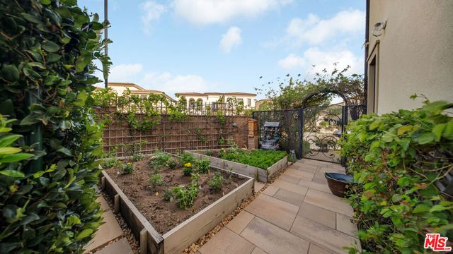 20111 W Piccadilly Lane, Porter Ranch, CA 91326