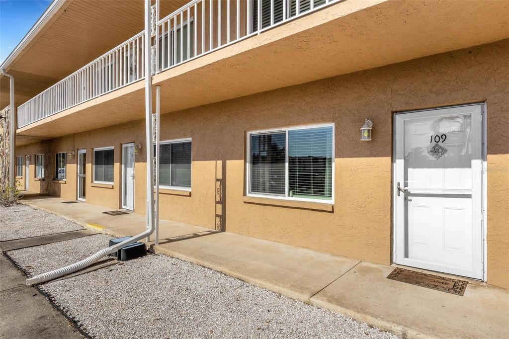 8039 GARDEN DRIVE 109, Seminole, FL 33777