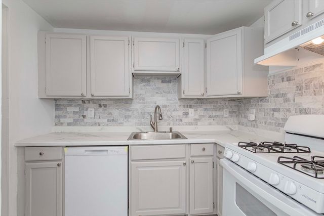 9 Longworth Ave 113, Brockton, MA 02301