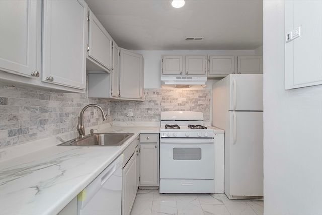 9 Longworth Ave 113, Brockton, MA 02301