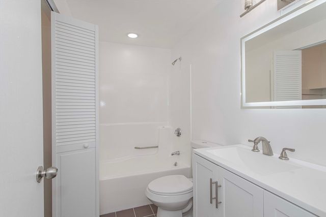 9 Longworth Ave 113, Brockton, MA 02301