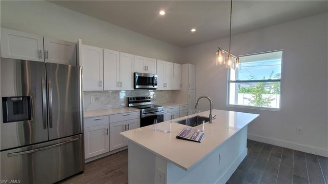 412 SW 28th AVE, Cape Coral, FL 33991