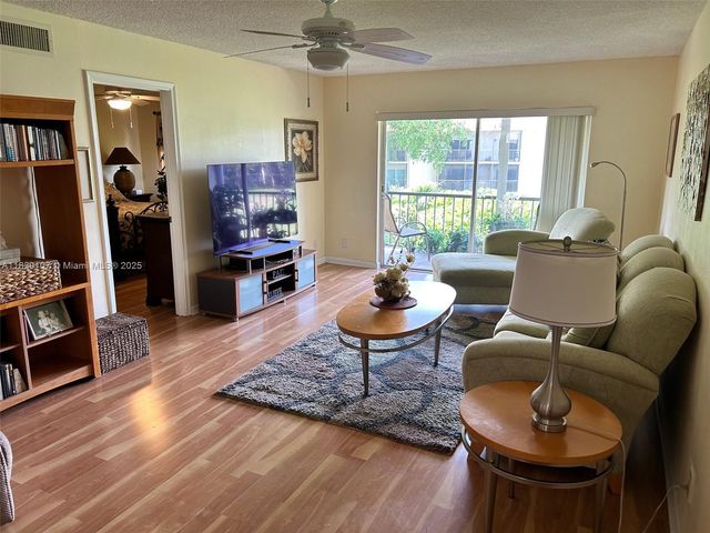 371 S Hollybrook Dr 308, Pembroke Pines, FL 33025