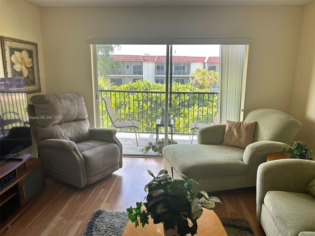 371 S Hollybrook Dr 308, Pembroke Pines, FL 33025