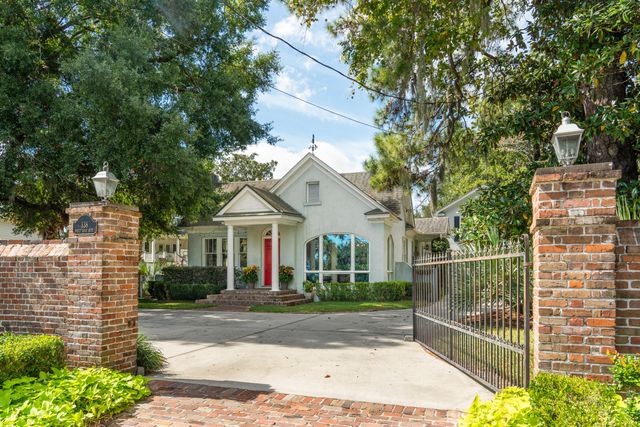 138 Folly Road Boulevard, Charleston, SC 29407