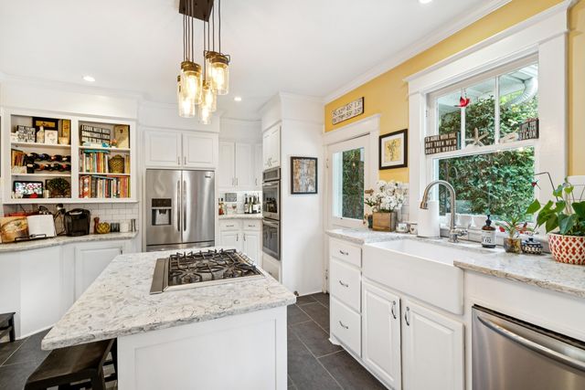 138 Folly Road Boulevard, Charleston, SC 29407