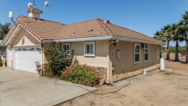 31011 Edwards Ave, Oakdale, CA 95361