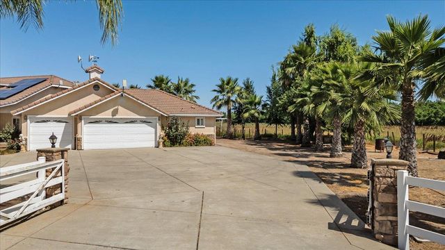 31011 Edwards Ave, Oakdale, CA 95361