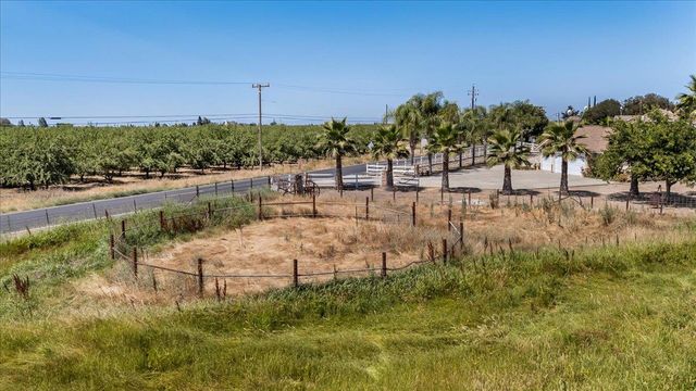 31011 Edwards Ave, Oakdale, CA 95361