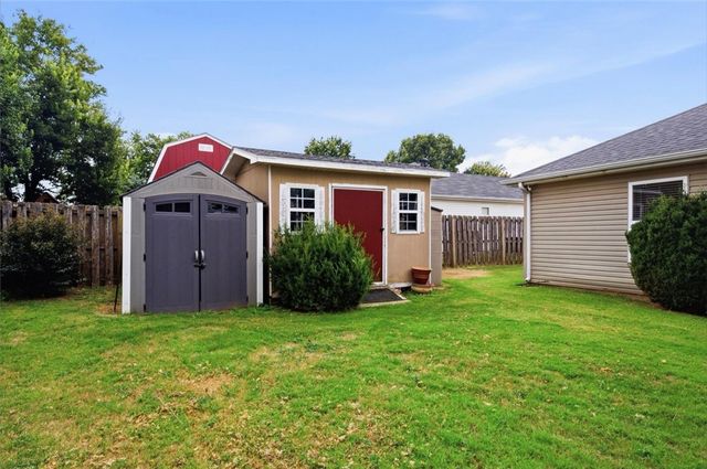 905 Sandrock Road, Bentonville, AR 72712