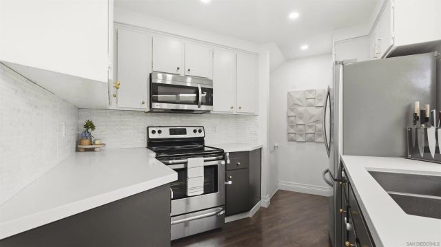 8490 Via Sonoma 10, La Jolla, CA 92037