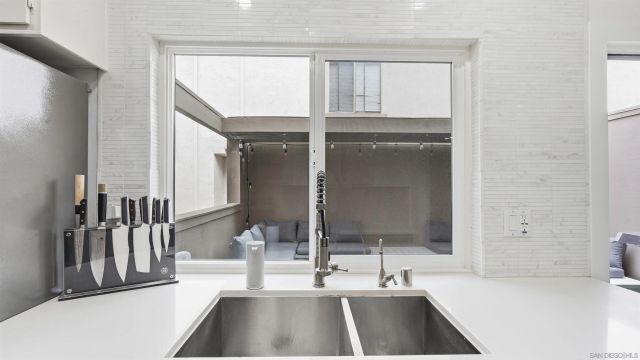 8490 Via Sonoma 10, La Jolla, CA 92037