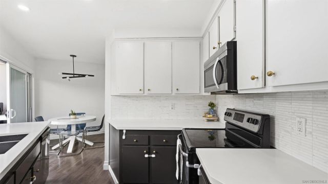 8490 Via Sonoma 10, La Jolla, CA 92037