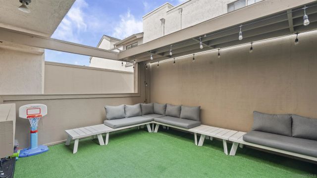 8490 Via Sonoma 10, La Jolla, CA 92037