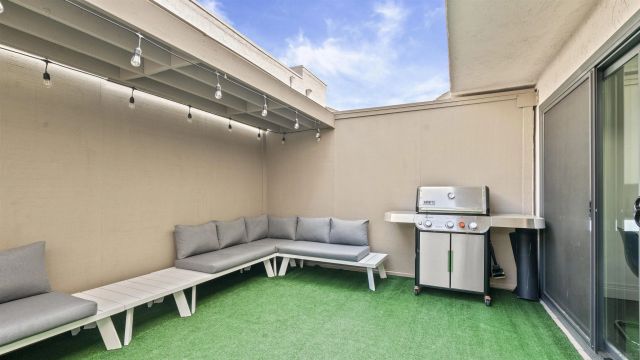 8490 Via Sonoma 10, La Jolla, CA 92037