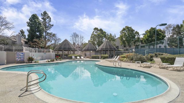 8490 Via Sonoma 10, La Jolla, CA 92037