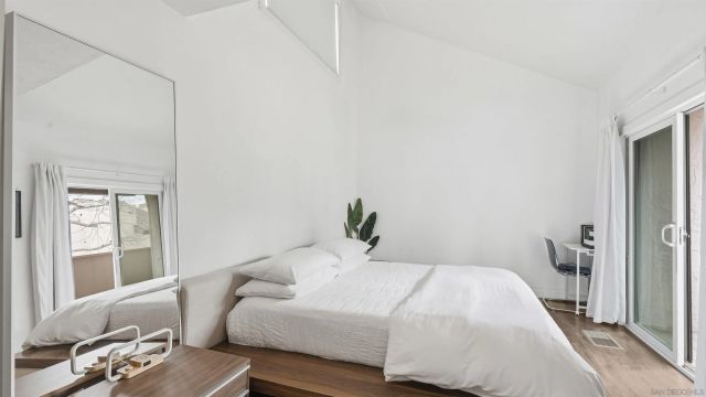 8490 Via Sonoma 10, La Jolla, CA 92037