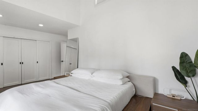 8490 Via Sonoma 10, La Jolla, CA 92037